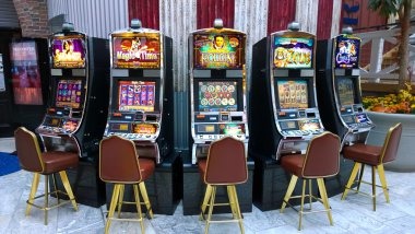 0pal togel game lobby showing football, slots, live-dealer, and esports categories